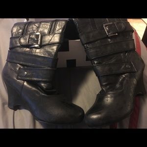 Black wedge boots